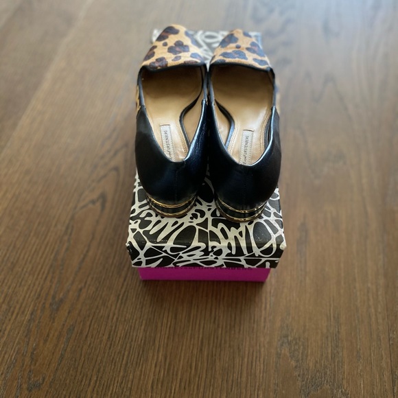 DVF Leopard Flats Canela 6.5 - Picture 2 of 5